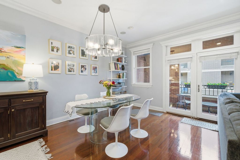 Image 7 of property listing at 1443 W Belmont Avenue 1, Chicago, IL 60657