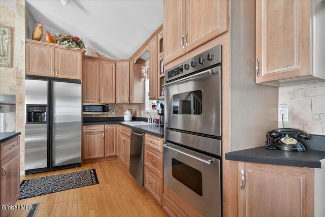 106 Calhoun Drive, Schaghticoke, NY 12182