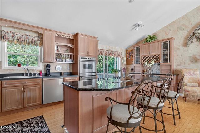 106 Calhoun Drive, Schaghticoke, NY 12182