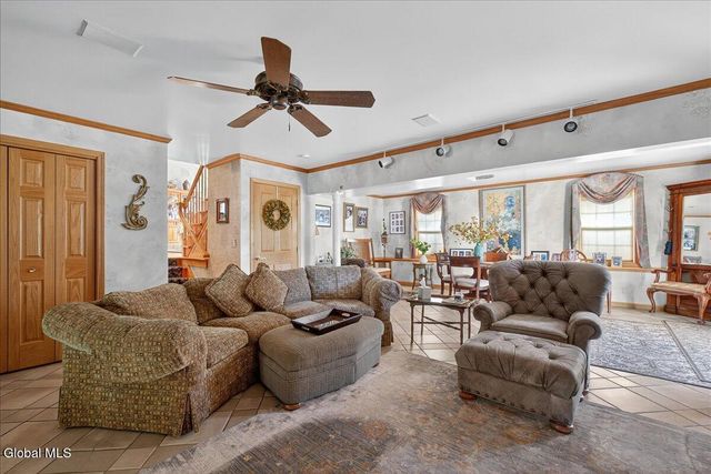 106 Calhoun Drive, Schaghticoke, NY 12182