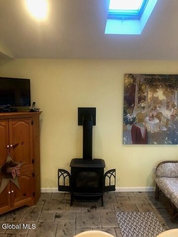 106 Calhoun Drive, Schaghticoke, NY 12182