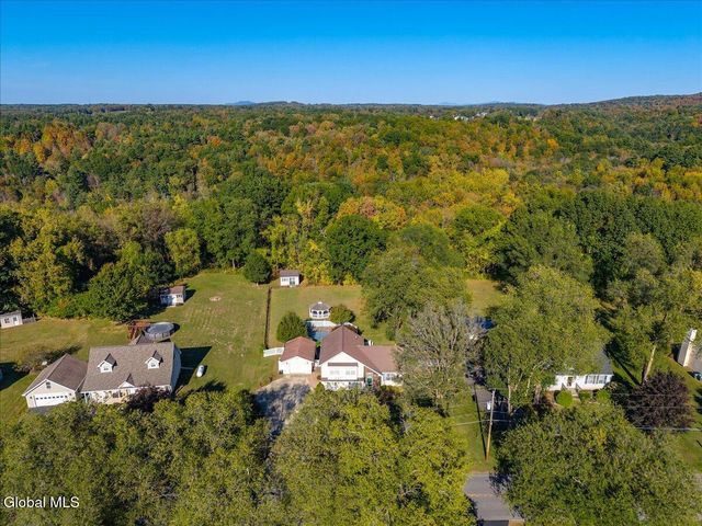 106 Calhoun Drive, Schaghticoke, NY 12182