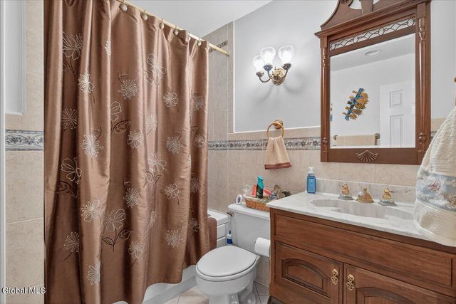 106 Calhoun Drive, Schaghticoke, NY 12182