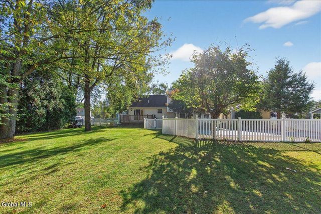 106 Calhoun Drive, Schaghticoke, NY 12182