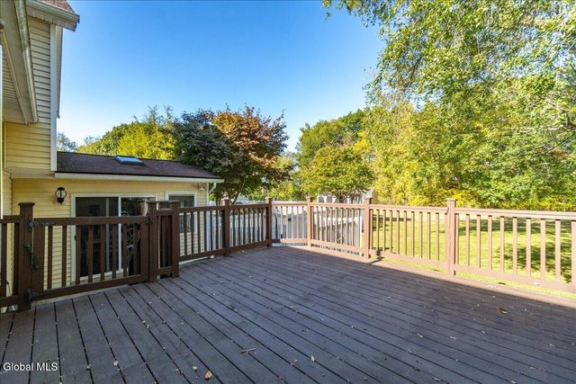 106 Calhoun Drive, Schaghticoke, NY 12182