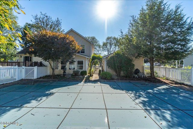 106 Calhoun Drive, Schaghticoke, NY 12182