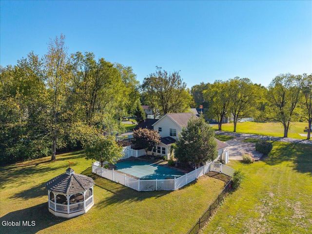 106 Calhoun Drive, Schaghticoke, NY 12182