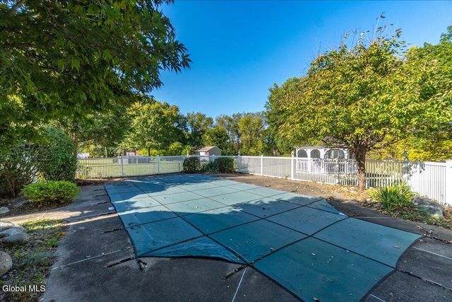 106 Calhoun Drive, Schaghticoke, NY 12182