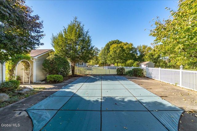 106 Calhoun Drive, Schaghticoke, NY 12182