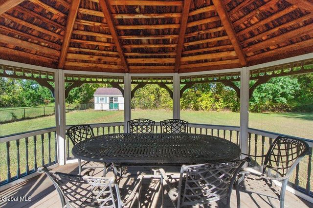 106 Calhoun Drive, Schaghticoke, NY 12182