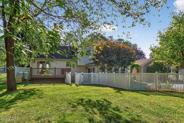 106 Calhoun Drive, Schaghticoke, NY 12182