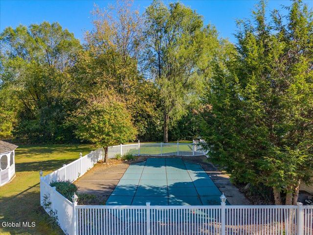 106 Calhoun Drive, Schaghticoke, NY 12182