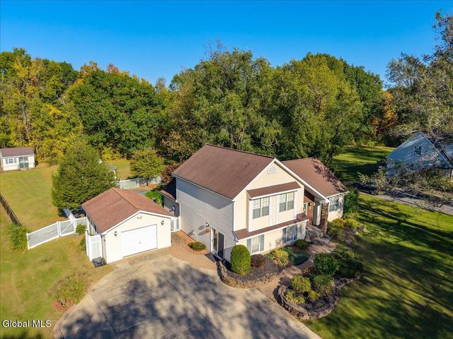 106 Calhoun Drive, Schaghticoke, NY 12182