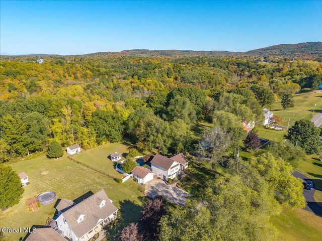 106 Calhoun Drive, Schaghticoke, NY 12182