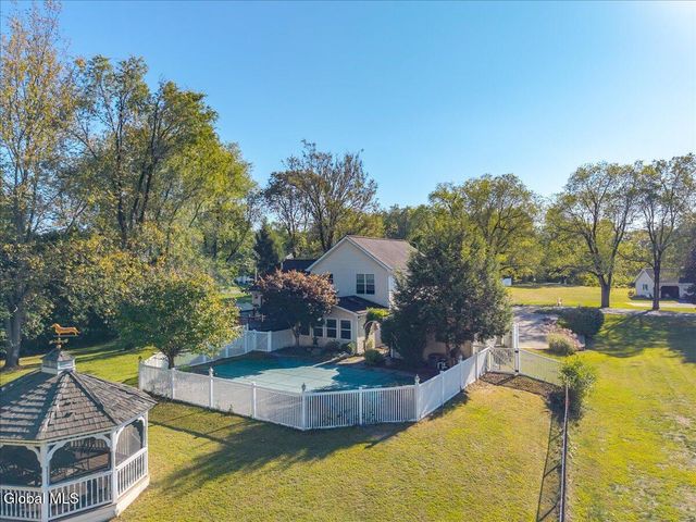 106 Calhoun Drive, Schaghticoke, NY 12182