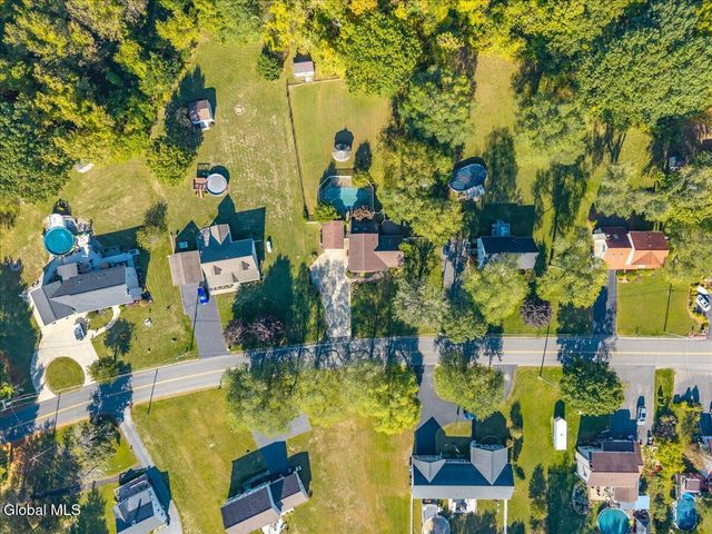 106 Calhoun Drive, Schaghticoke, NY 12182