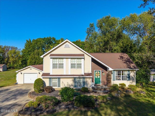 106 Calhoun Drive, Schaghticoke, NY 12182