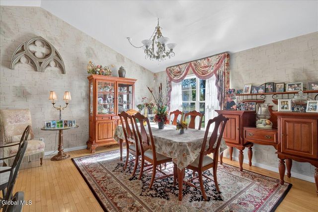 106 Calhoun Drive, Schaghticoke, NY 12182