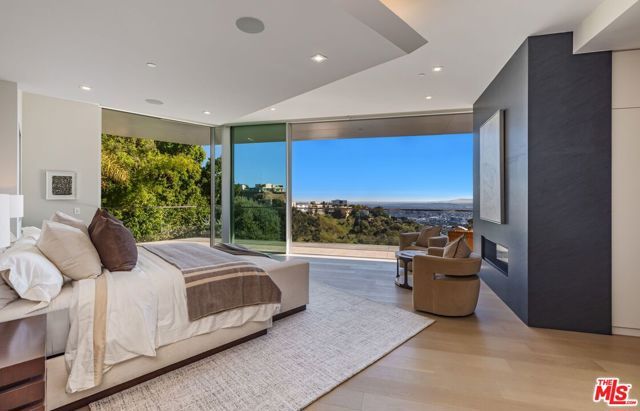 1895 Rising Glen Road, Los Angeles, CA 90069