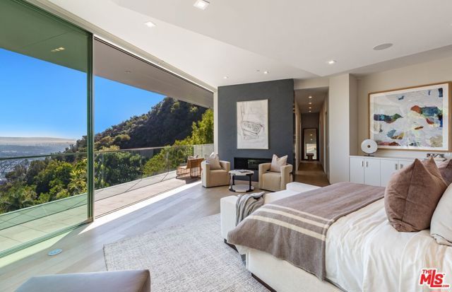 1895 Rising Glen Road, Los Angeles, CA 90069