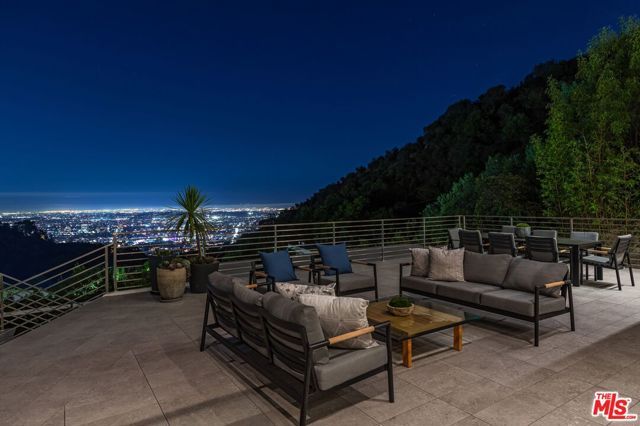 1895 Rising Glen Road, Los Angeles, CA 90069