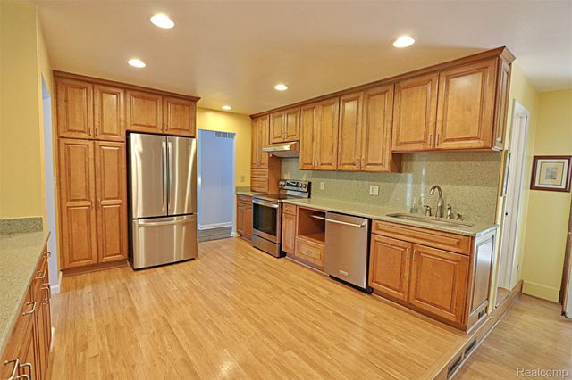 38924 Dover Street, Livonia, MI 48150