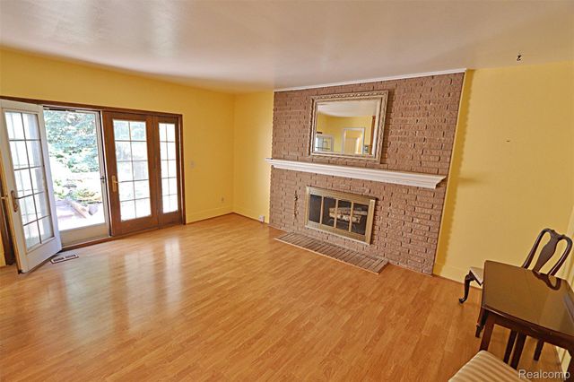 38924 Dover Street, Livonia, MI 48150