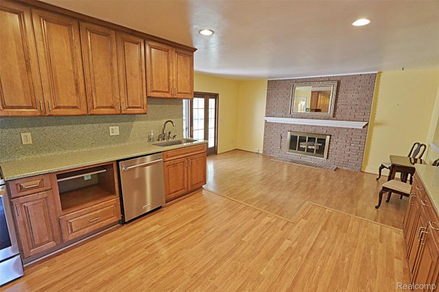 38924 Dover Street, Livonia, MI 48150