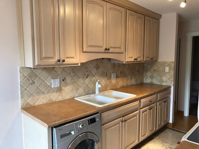 725 W Huntington Commons Road 401, Mount Prospect, IL 60056