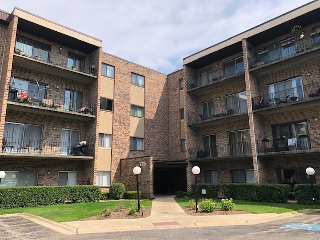 725 W Huntington Commons Road 401, Mount Prospect, IL 60056