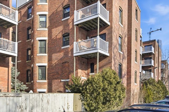 96 Gainsborough St 205W, Boston, MA 02115