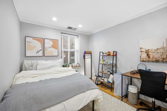 96 Gainsborough St 205W, Boston, MA 02115