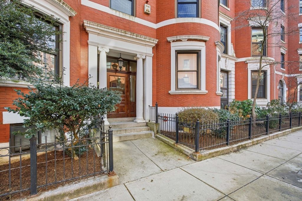 96 Gainsborough St 205W, Boston, MA 02115