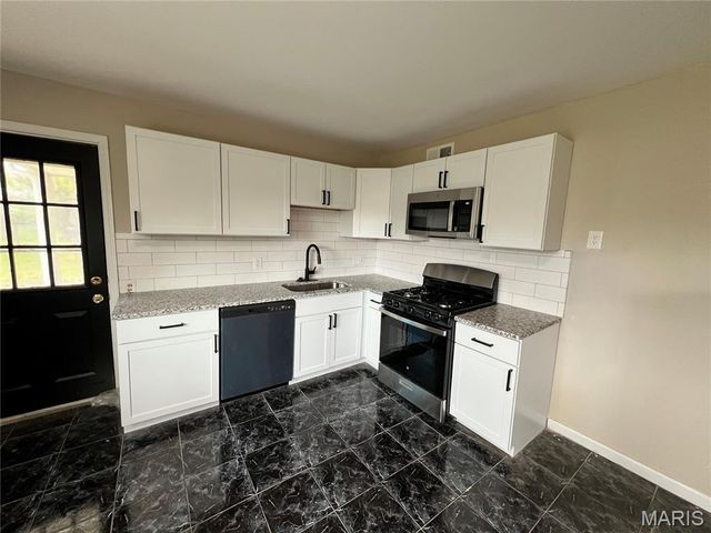 1322 Petite Drive, St Louis, MO 63138