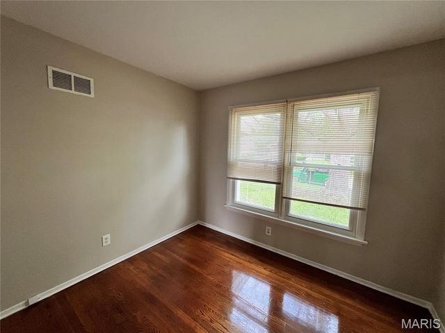 1322 Petite Drive, St Louis, MO 63138