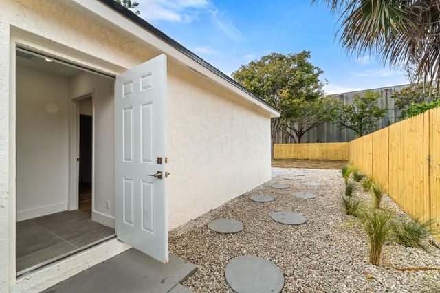 1311 Avenue H, Riviera Beach, FL 33404