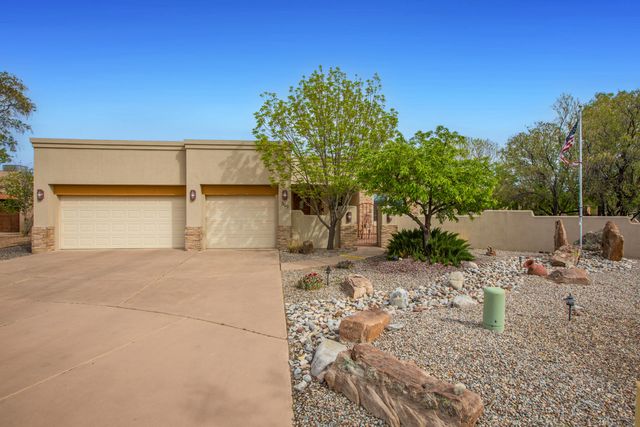 309 Plaza Muchomas, Bernalillo, NM 87004