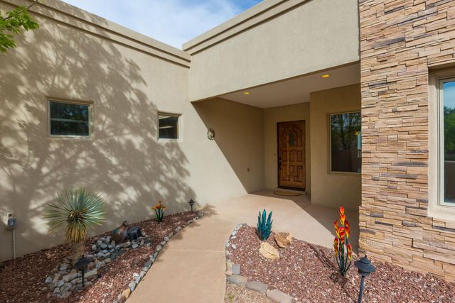 309 Plaza Muchomas, Bernalillo, NM 87004