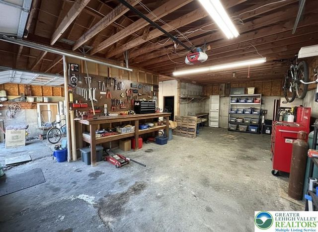 3538 Mountain Road, Washington Twp, PA 18080
