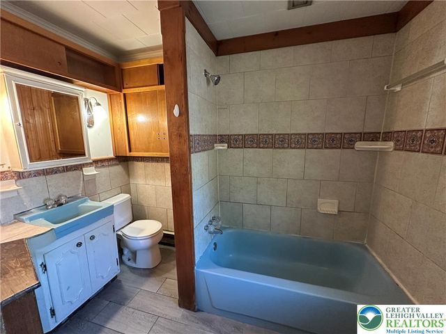 3538 Mountain Road, Washington Twp, PA 18080