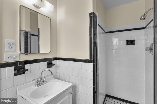 5617 KNOLLWOOD RD, Bethesda, MD 20816