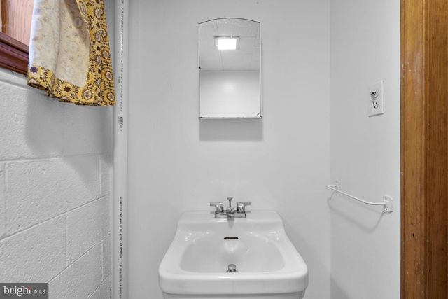 5617 KNOLLWOOD RD, Bethesda, MD 20816