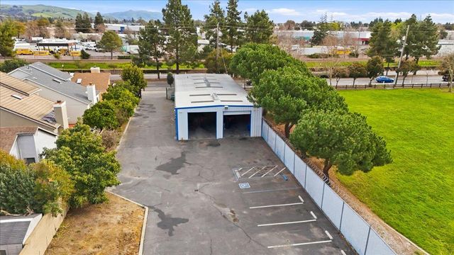 593 Industrial Parkway West, Hayward, CA 94544
