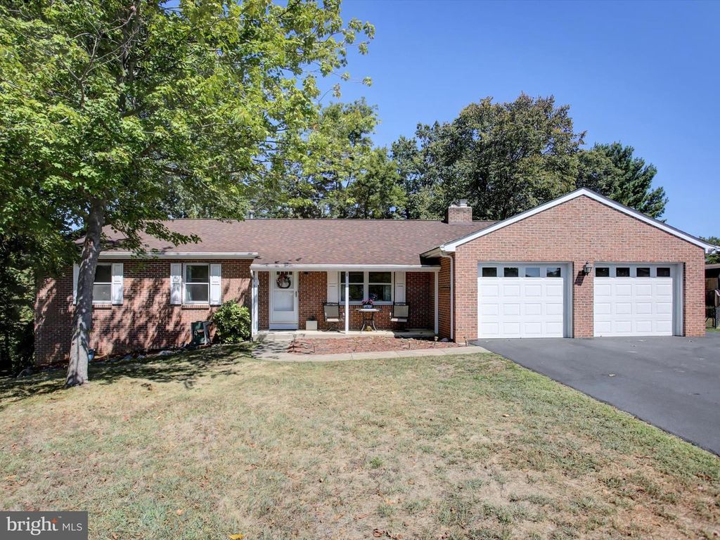 Image 1 of property listing at 1 DARTMOUTH DR, Hagerstown, MD 21742