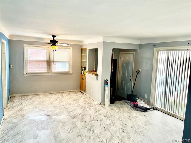 22130 Kenosha Street, Oak Park, MI 48237