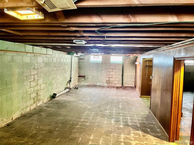 22130 Kenosha Street, Oak Park, MI 48237