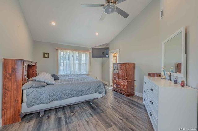484 Washington Avenue, Lindenhurst, NY 11757