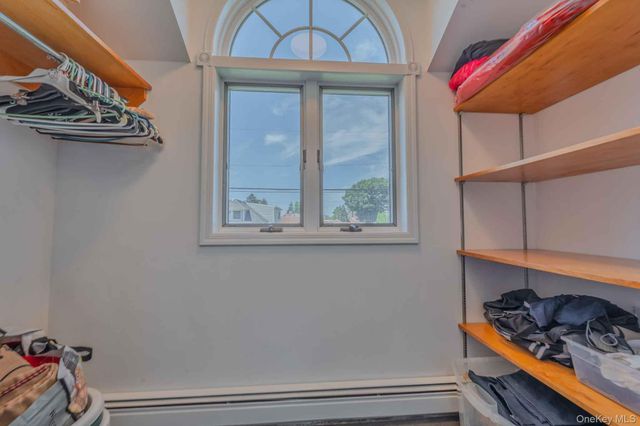484 Washington Avenue, Lindenhurst, NY 11757
