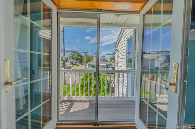 484 Washington Avenue, Lindenhurst, NY 11757