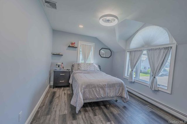 484 Washington Avenue, Lindenhurst, NY 11757